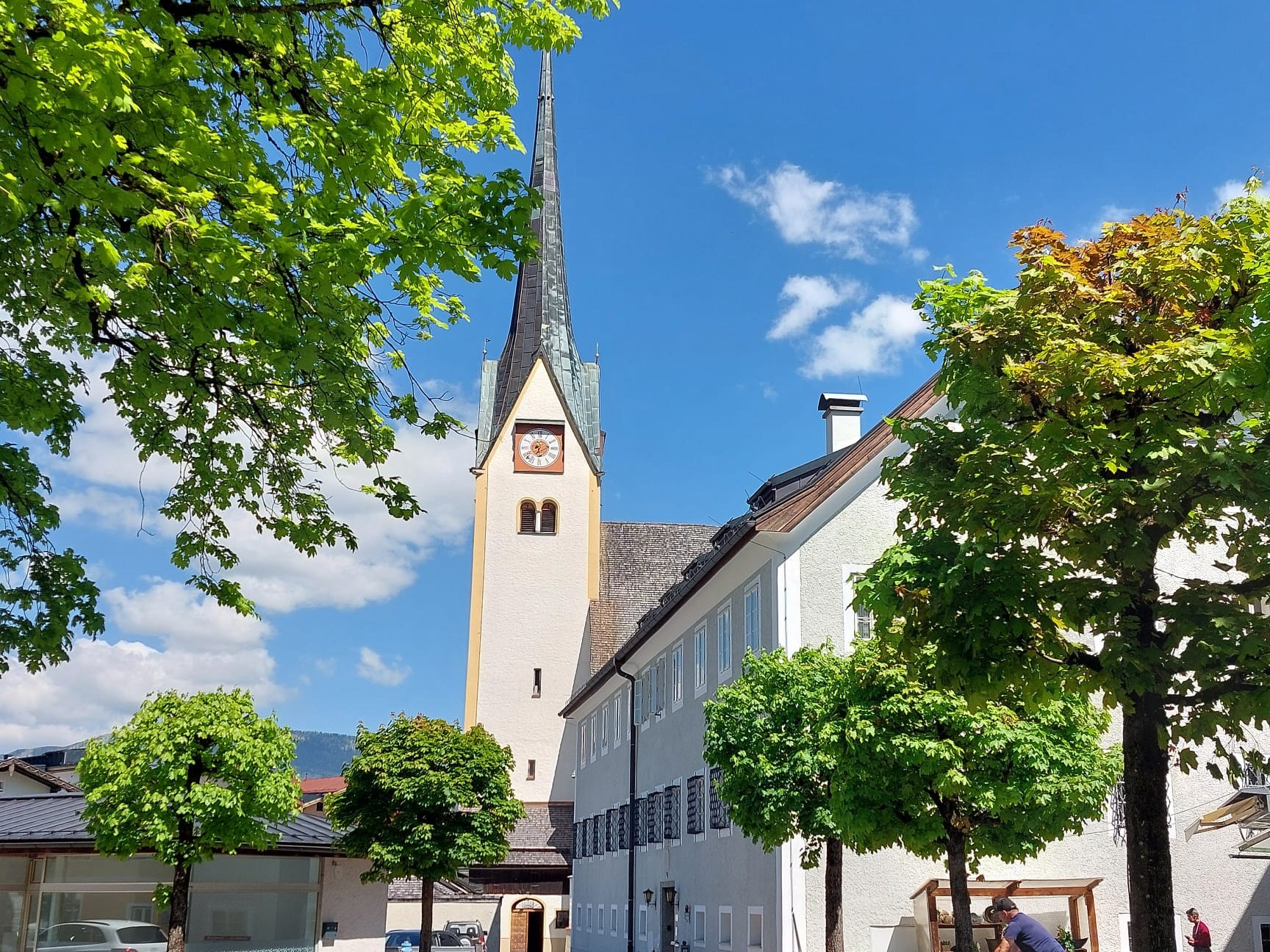 <strong>Pfarrkirche und Pfarrhof Abtenau<span><b>in</b>öffentlich </span></strong><i>→</i>