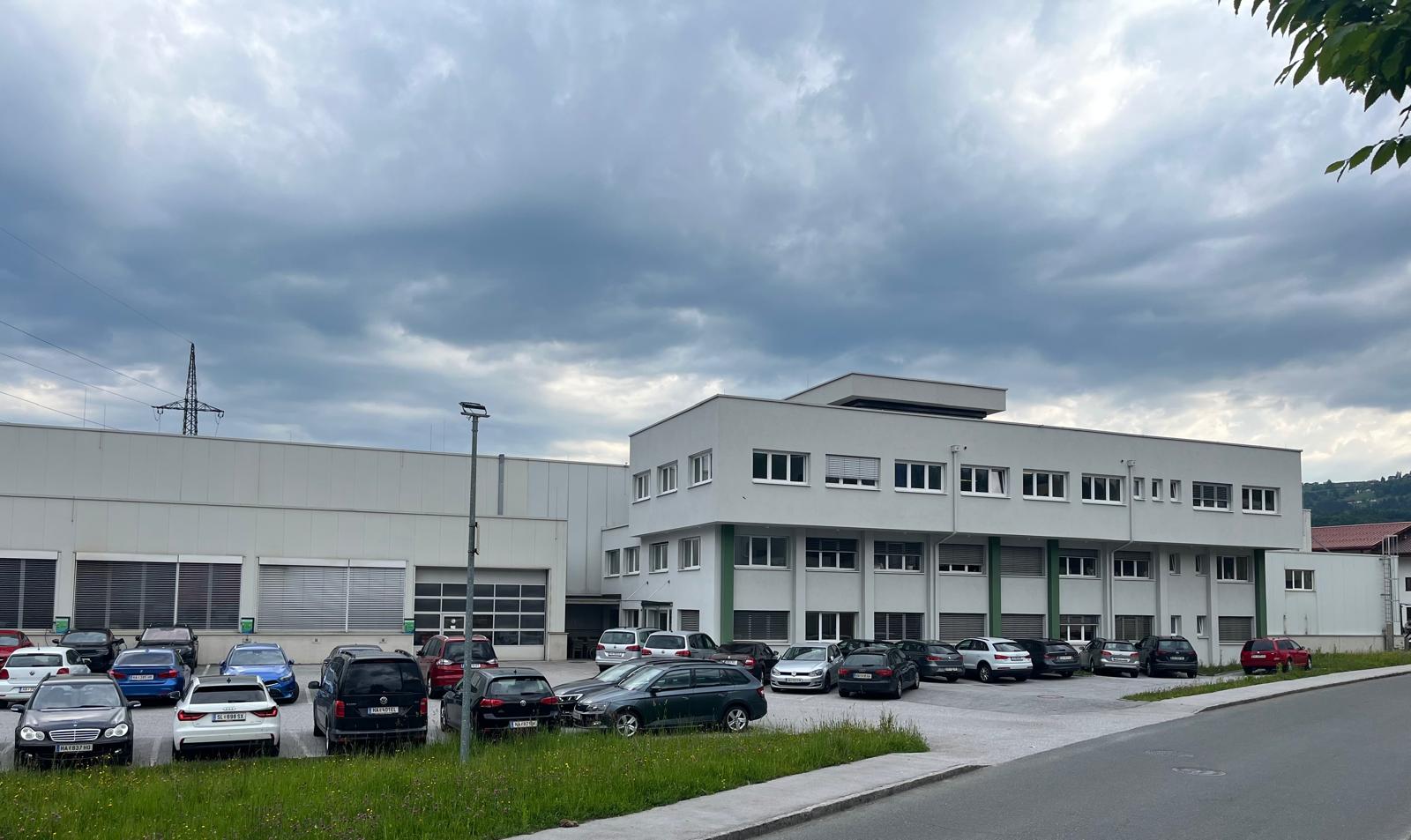 <strong>Büro & Werkhalle GMT Wintersteller Kuchl<span><b>in</b>gewerblich </span></strong><i>→</i>