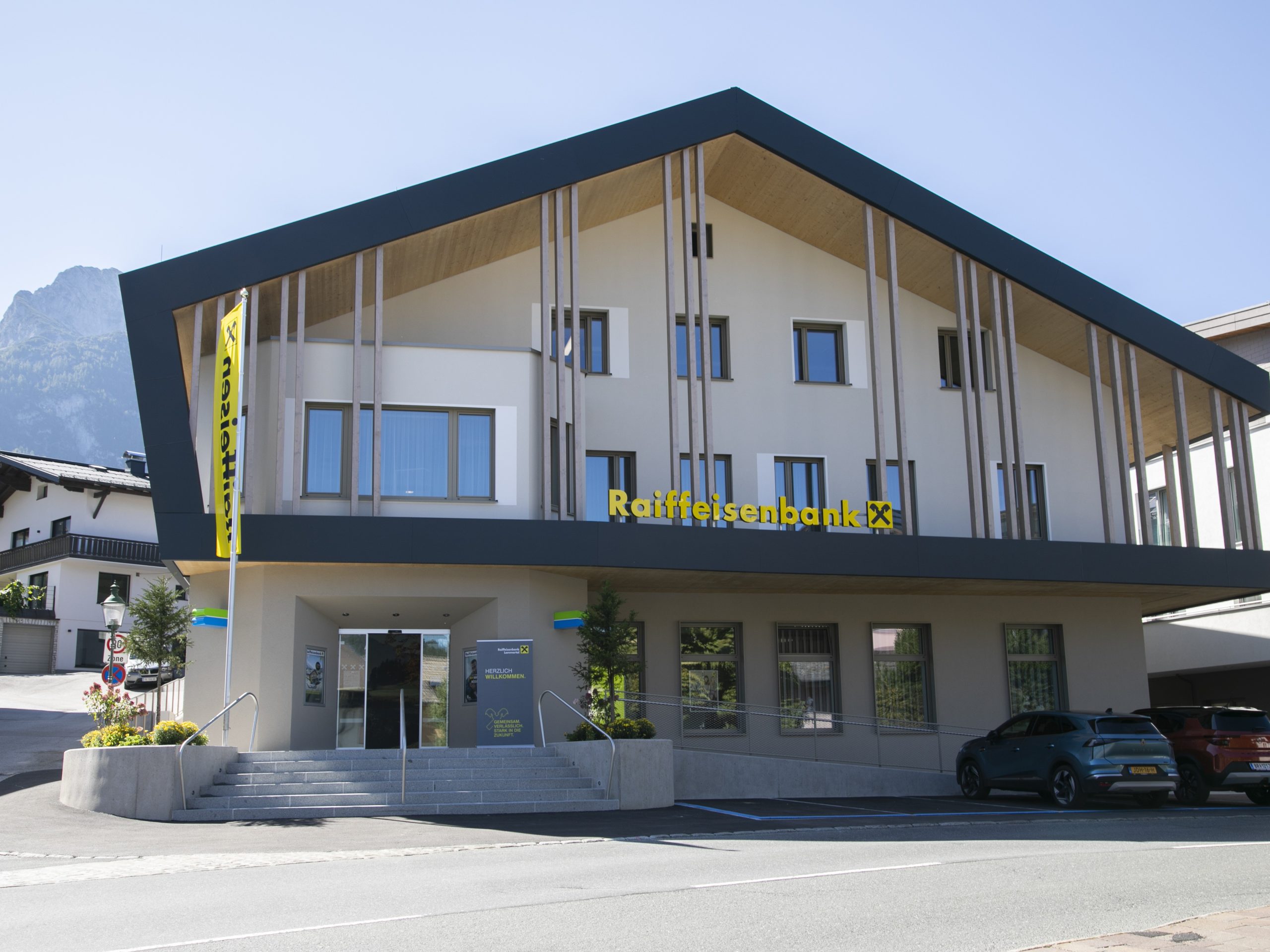 <strong>Raiffeisenbank Lammertal<span><b>in</b>gewerblich </span></strong><i>→</i>