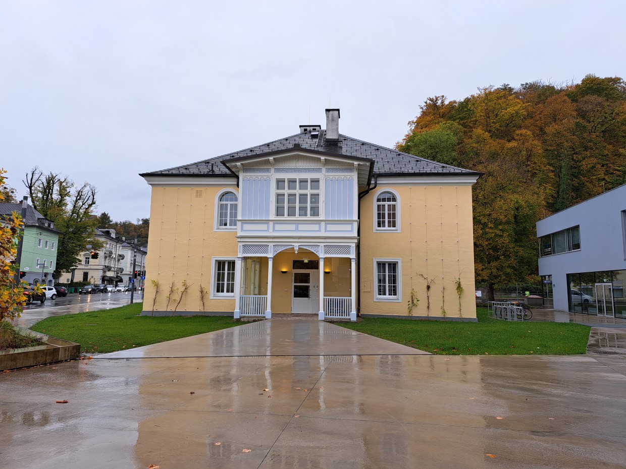 <strong>Villa Riedenburg<span><b>in</b>Wohnbau </span></strong><i>→</i>