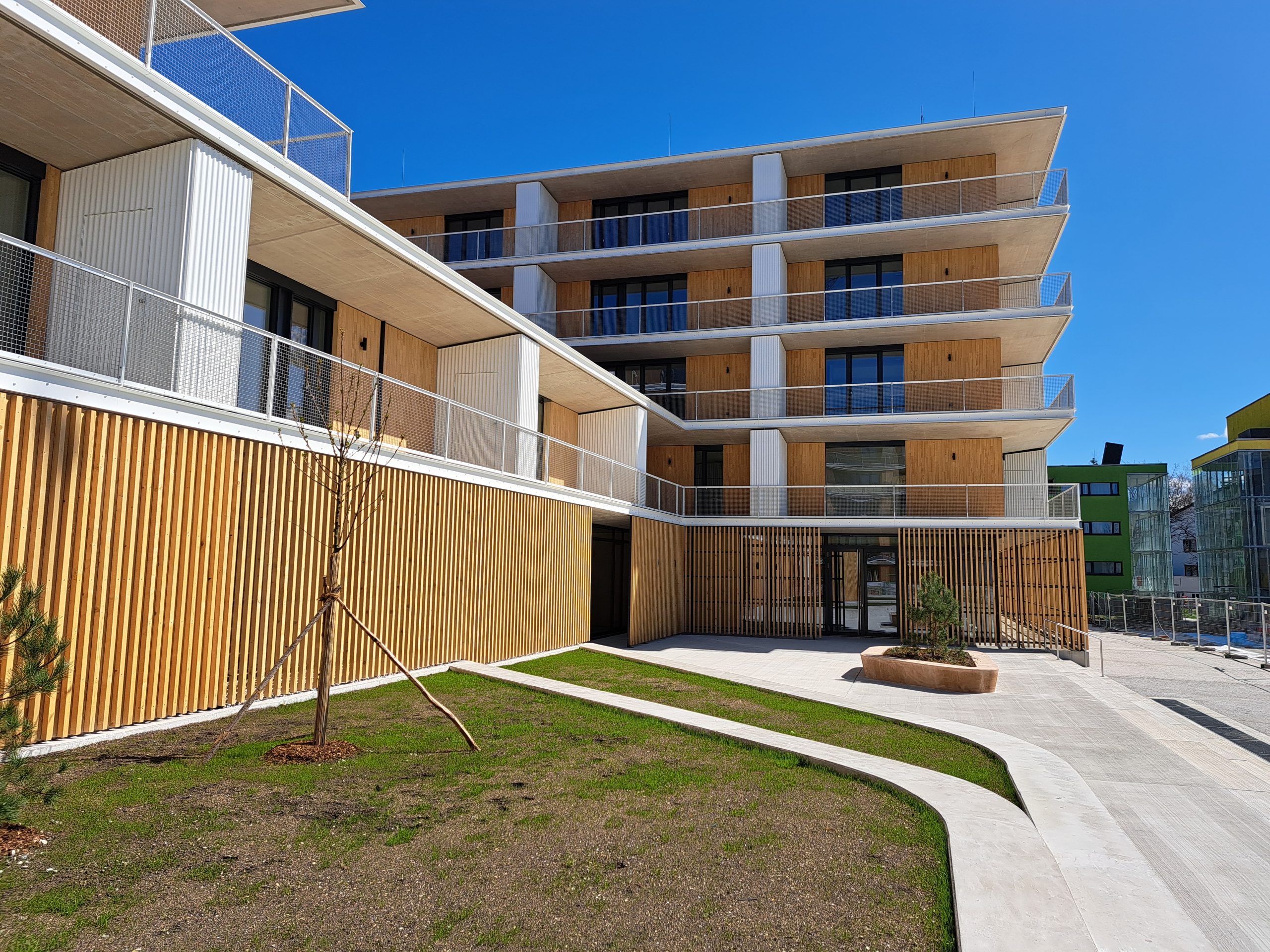 <strong>Wohnanlage Lanserhofsiedlung<span><b>in</b>Wohnbau </span></strong><i>→</i>