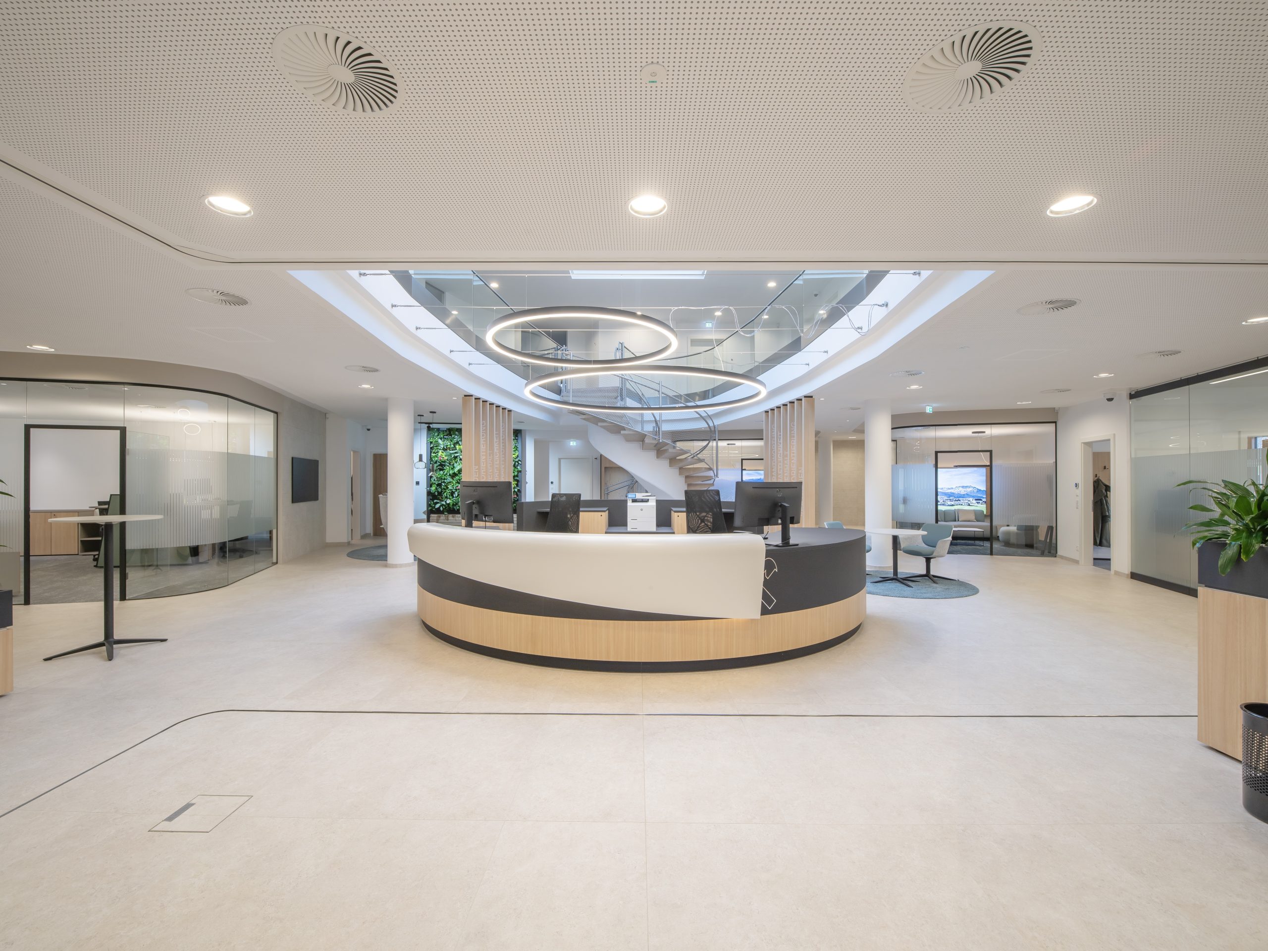 <strong>Raiffeisenbank Oberalm<span><b>in</b>gewerblich </span></strong><i>→</i>